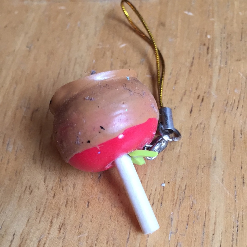 Free! Apple phone charm in good condition - Picture 4 of 5